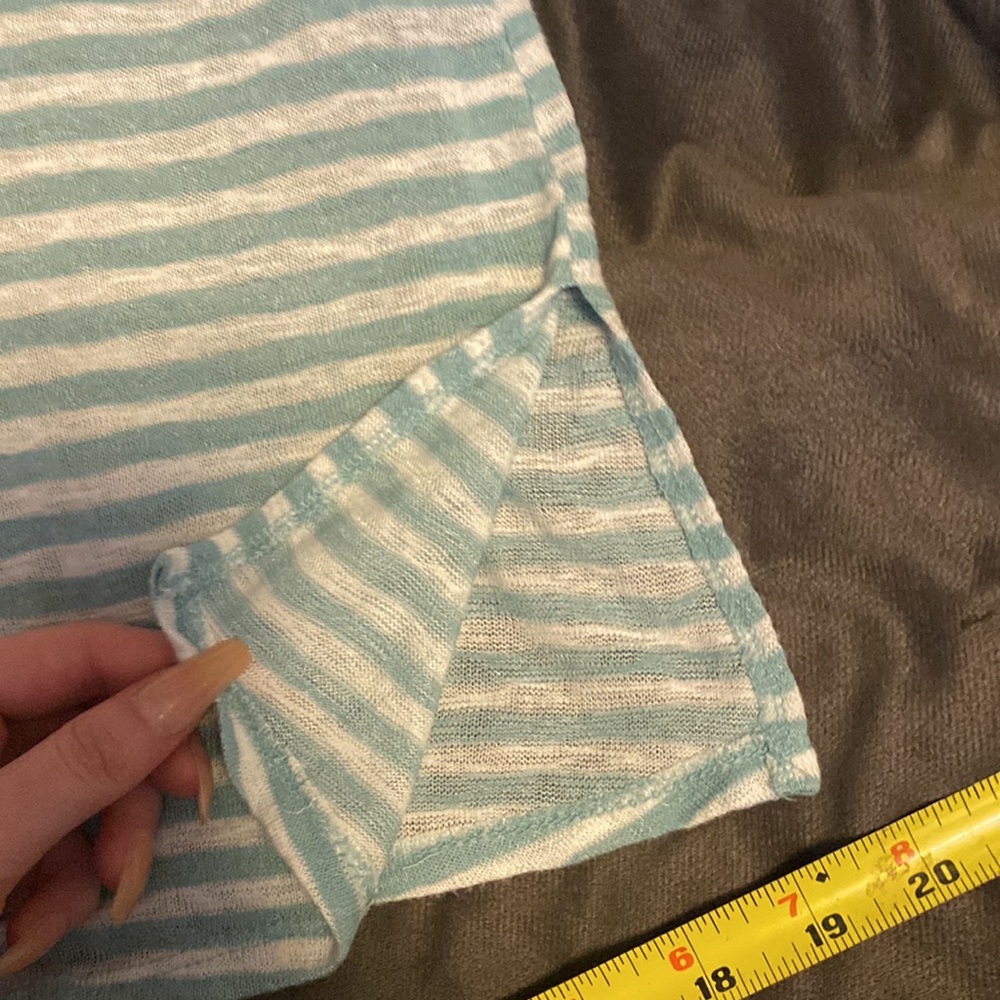 🎱Blue and white sheer top! - Picture 4 of 7